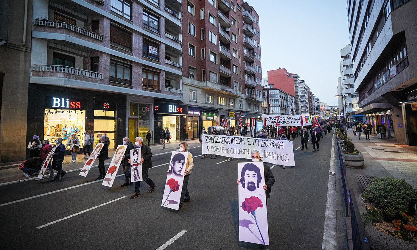 LAB, ELA, ESK eta Steilas sindikatuek deituta, manifestazioa egin zuten atzo arratsaldean, Gasteizen. ENDIKA PORTILLO / FOKU.