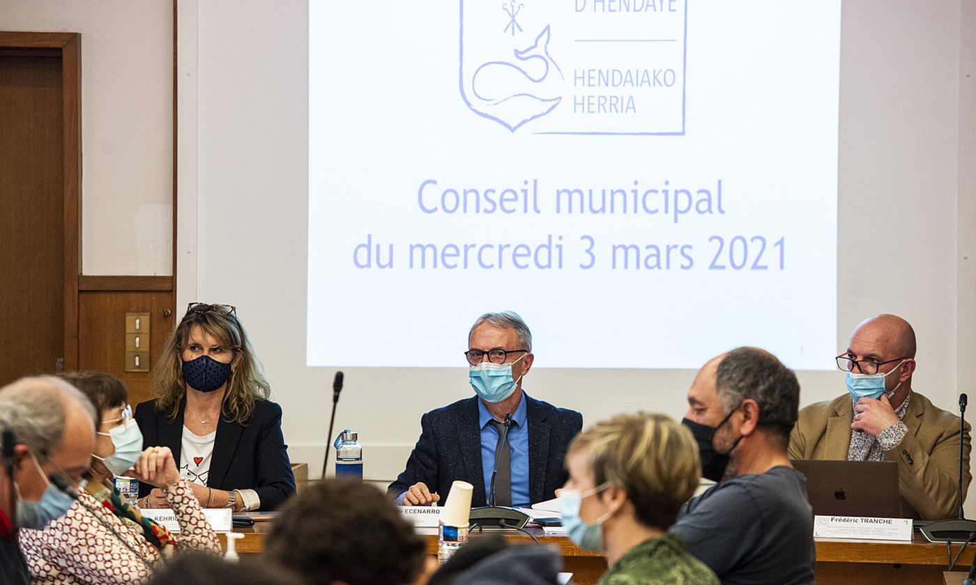 Atzo arratsean egin zuten, hain zuzen, proiektuaren inguruko bozketa, Hendaiako herriko kontseiluan. GUILLAUME FAUVEAU. Atzo arratsean egin zuten, hain zuzen, proiektuaren inguruko bozketa, Hendaiako herriko kontseiluan. GUILLAUME FAUVEAU.