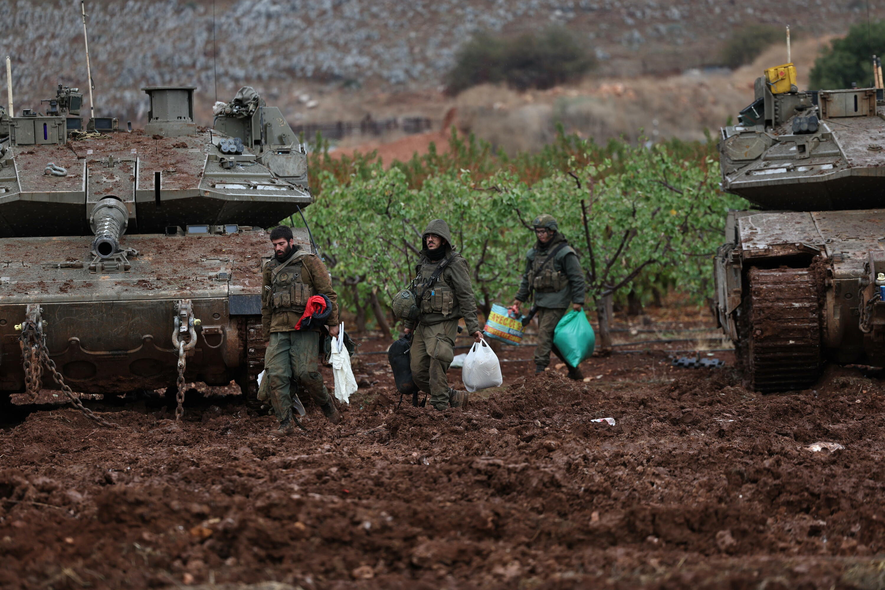 Israeleko tropak Libano hegoaldean. ATEF SAFADI / EFE