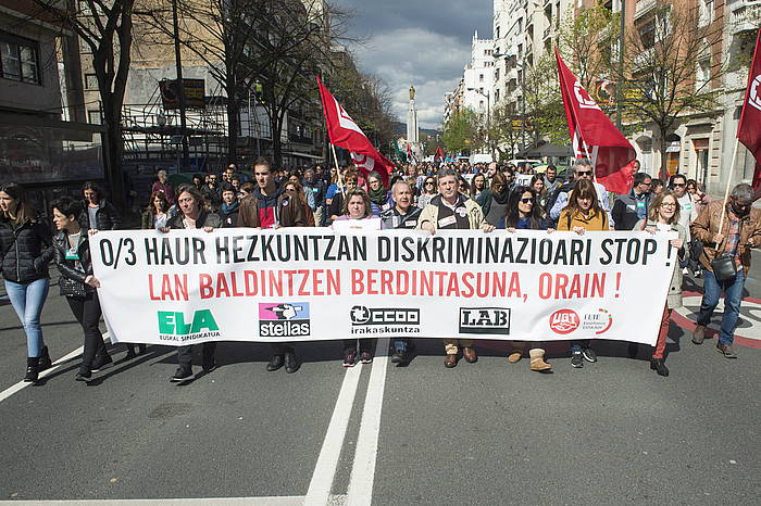 Itunpeko eskoletako irakasleen manifestazio bat, joan den apirilean. MONIKA DEL VALLE, FOKU