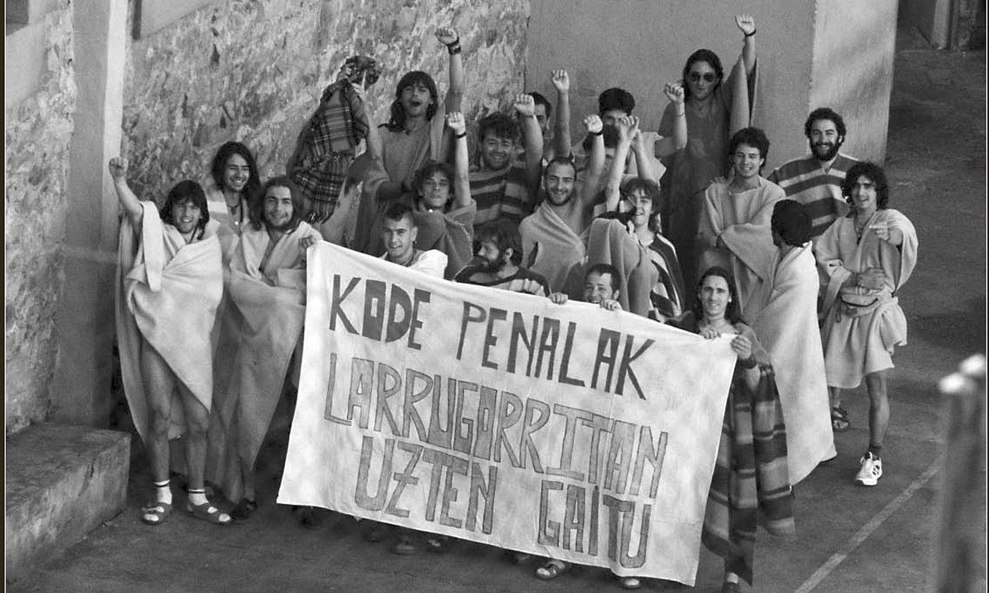 Lander Garroren Bi urte, lau hilabete eta egun bat dokumentaleko zati bat. BERRIA. Lander Garroren Bi urte, lau hilabete eta egun bat dokumentaleko zati bat. BERRIA.