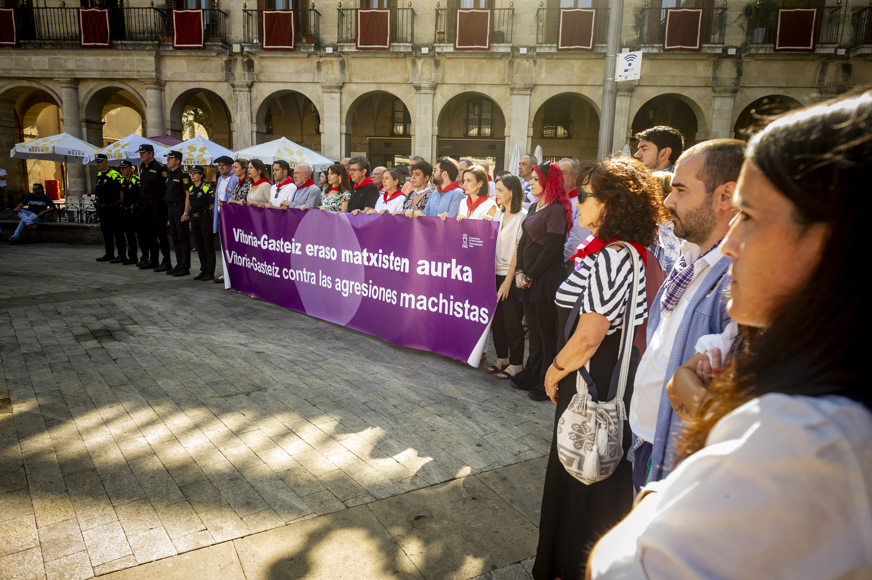(ID_14158430) (Jaizki Fontaneda/@FOKU) 2024-08-09. Ama Zuriaren jaietan, Gasteizen, emakumeen aurkako indarkeriaren aurkako protesta.
