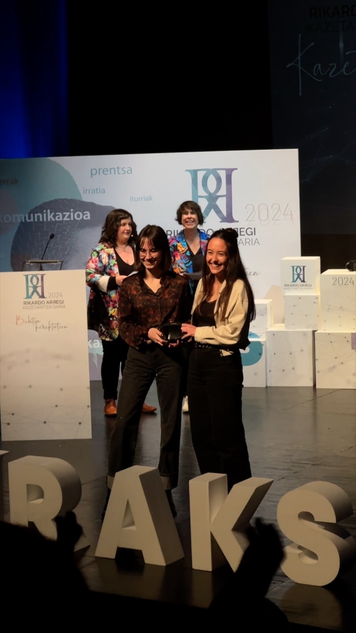 Isabel Jaurena eta Olatz Silva 'Feminizketak' serieagatik saria jasotzen 