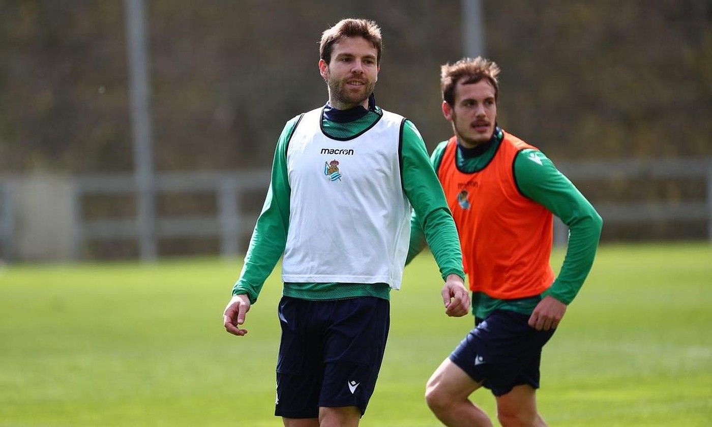 Asier Illarramendi eta Jon Bautista, duela egun batzuk Zubietan egindako lan saio batean. REALA. Asier Illarramendi eta Jon Bautista, duela egun batzuk Zubietan egindako lan saio batean. REALA.
