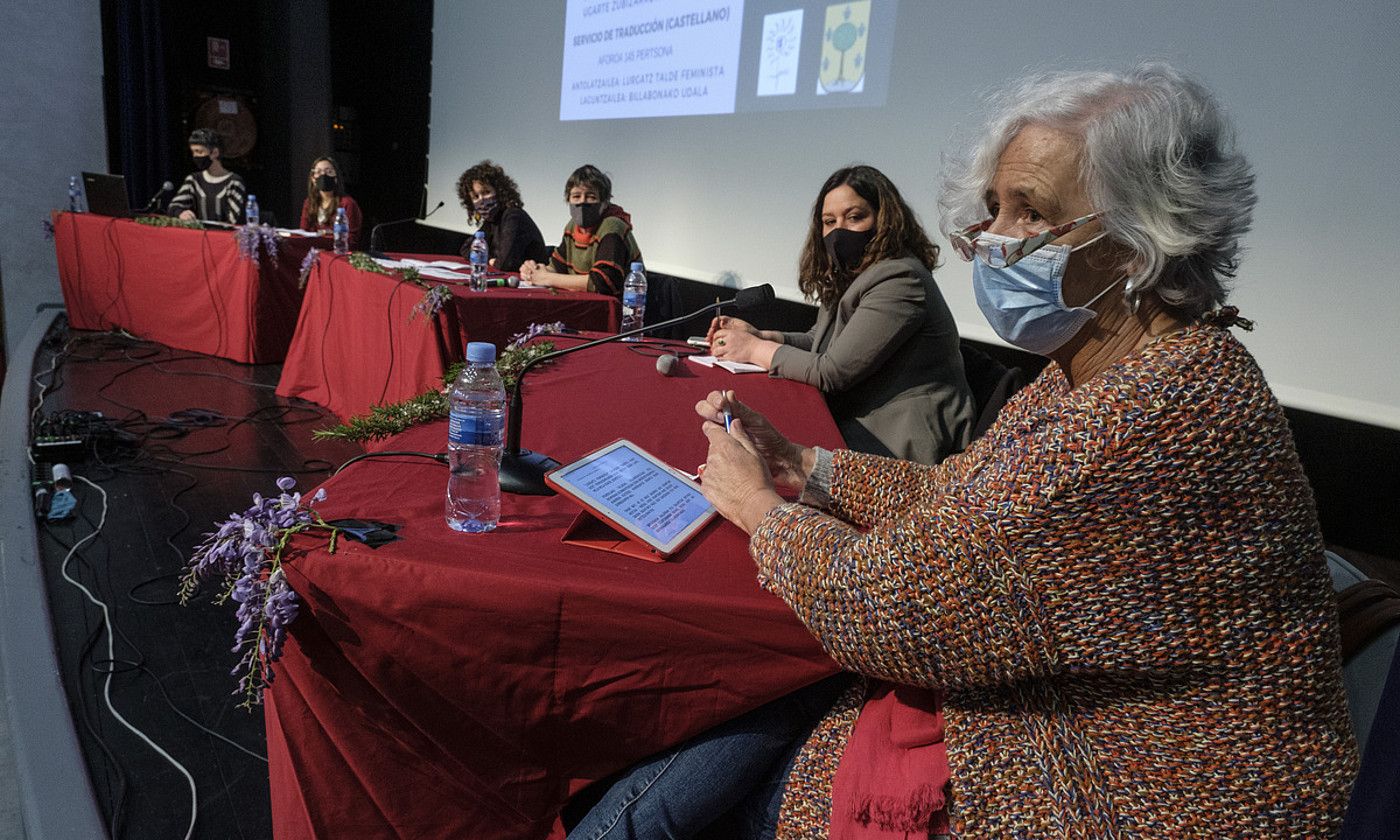 Libertad Frances, Ainhoa Narbaiza, Marta Luxan, Larraitz Ugarte eta Garbiñe Biurrun, herenegun, Villabonako Gurea antzokian. JON URBE / FOKU.