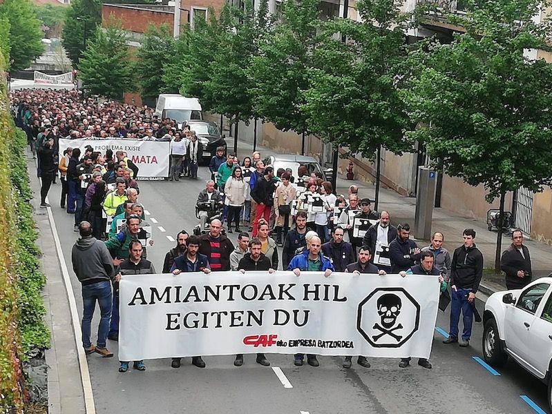 Ehunka lagun bildu dira Beasainen egindako manifestazioan. BEASAINGO CAFEKO ENPRESA BATZORDEA