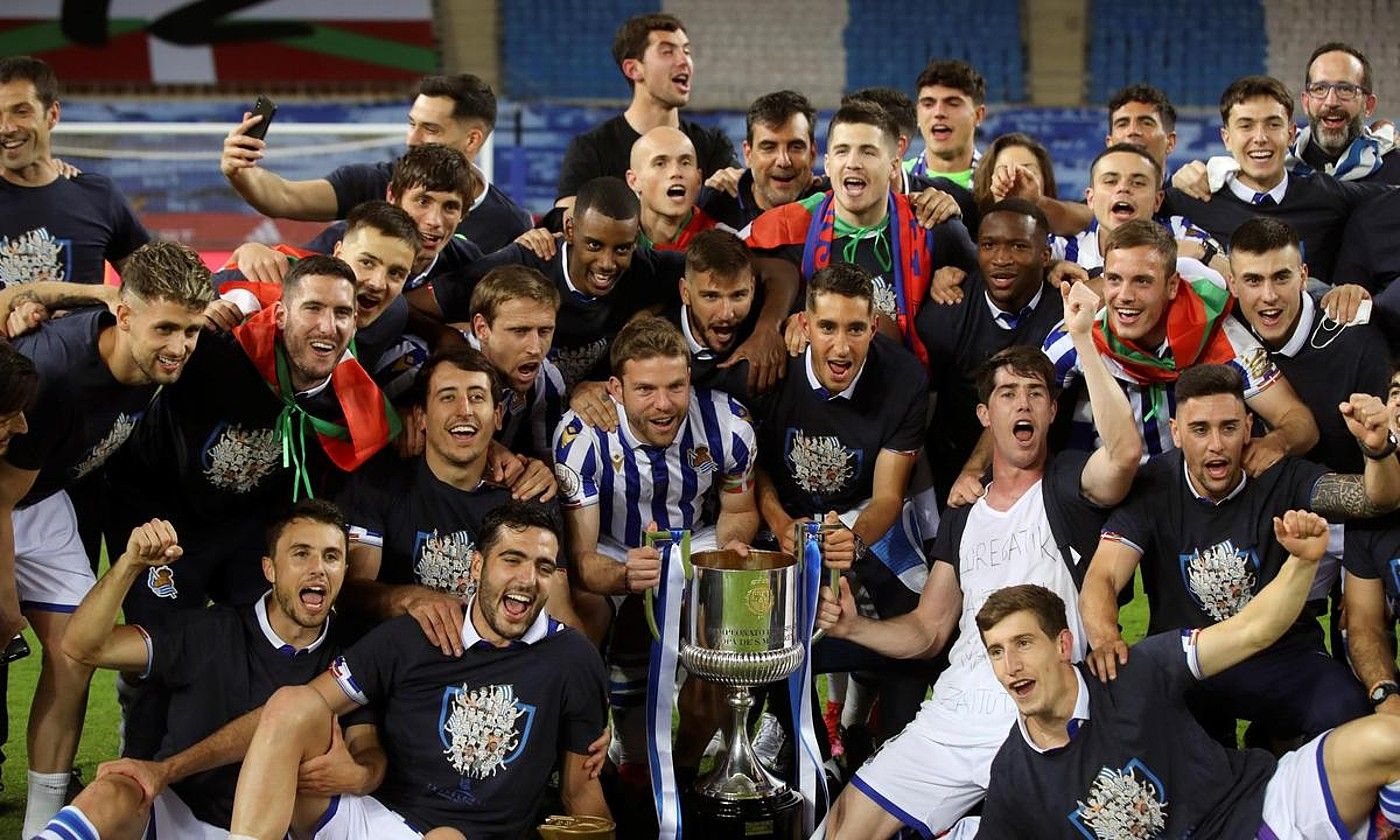 Realeko jokalariak, Espainiako Koparekin garaipena ospatzen, joan den larunbatean. RFEF. Realeko jokalariak, Espainiako Koparekin garaipena ospatzen, joan den larunbatean. RFEF.