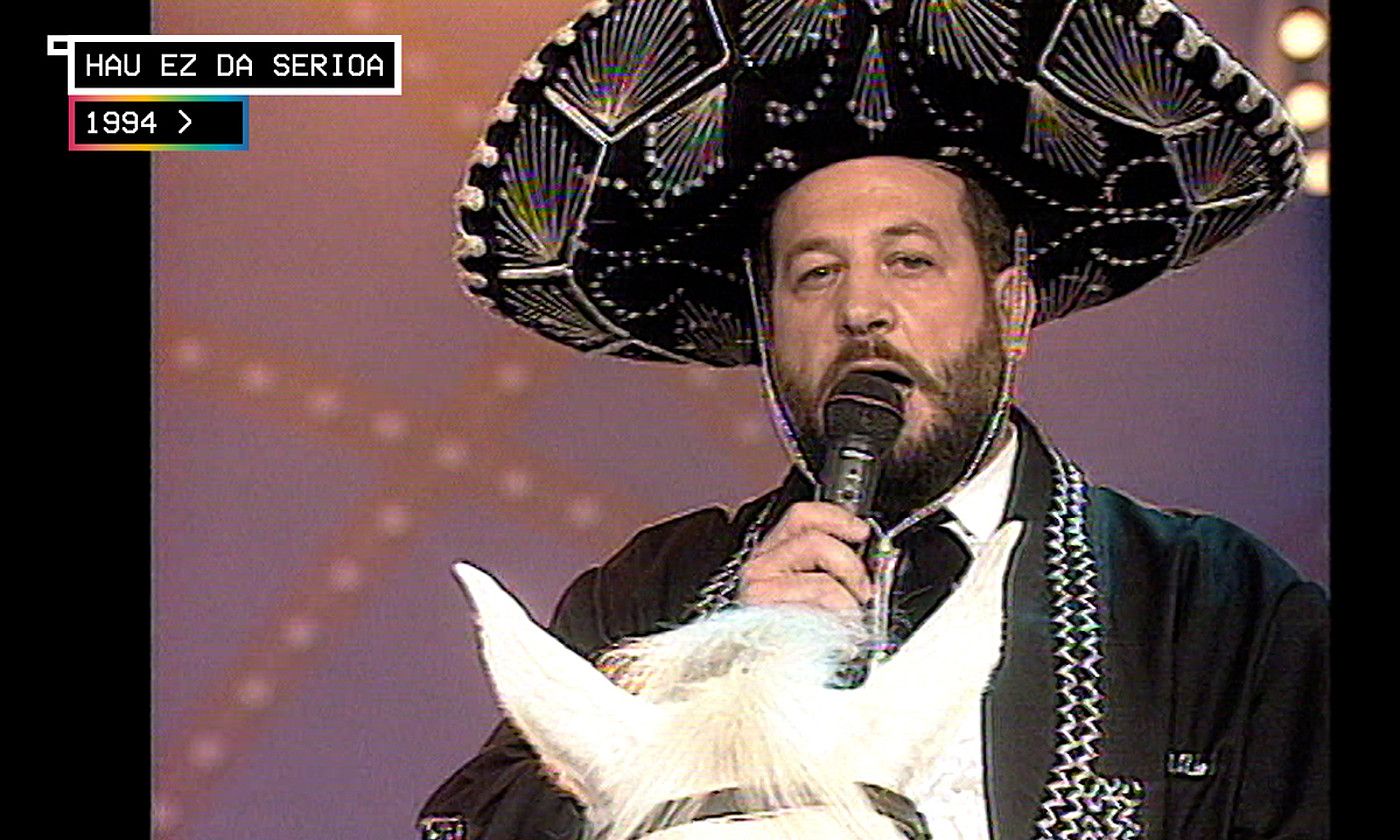 Sebastian Lizaso bertsolaria, ETBko saio batean, 1994. urtean. Halako uneak berreskuratuko dituzte. ETB. Sebastian Lizaso bertsolaria, ETBko saio batean, 1994. urtean. Halako uneak berreskuratuko dituzte. ETB.