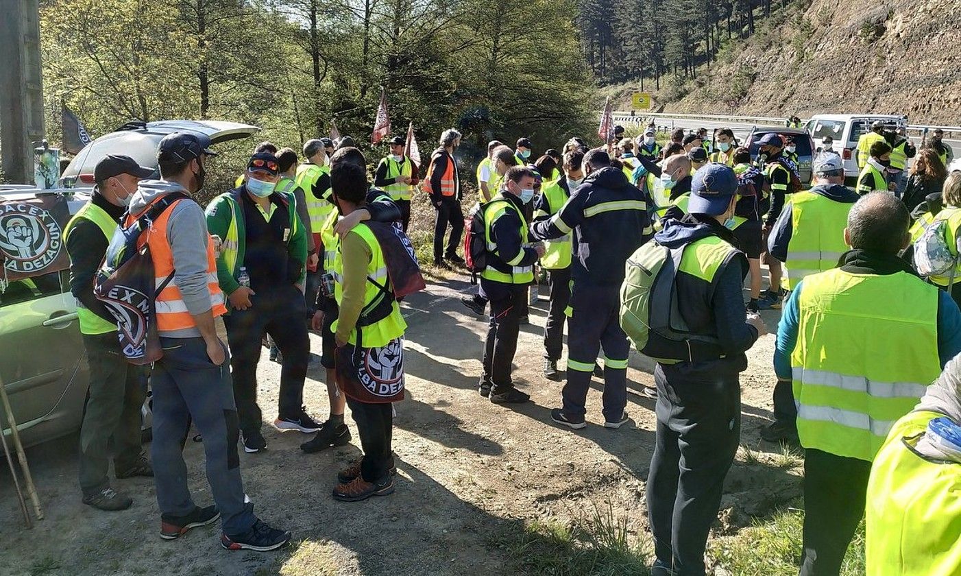 Tubacexeko langileak martxan hasteko prest. LAB.