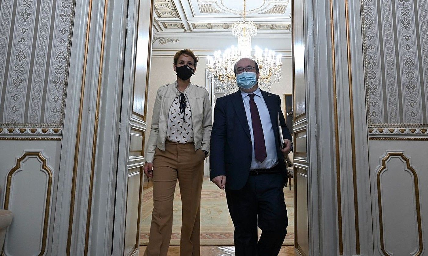 Maria Txibite eta Miquel Iceta, atzo, Madrilen egin zuten bileraren ondoren. FERNANDO VILLAR / EFE. Maria Txibite eta Miquel Iceta, atzo, Madrilen egin zuten bileraren ondoren. FERNANDO VILLAR / EFE.