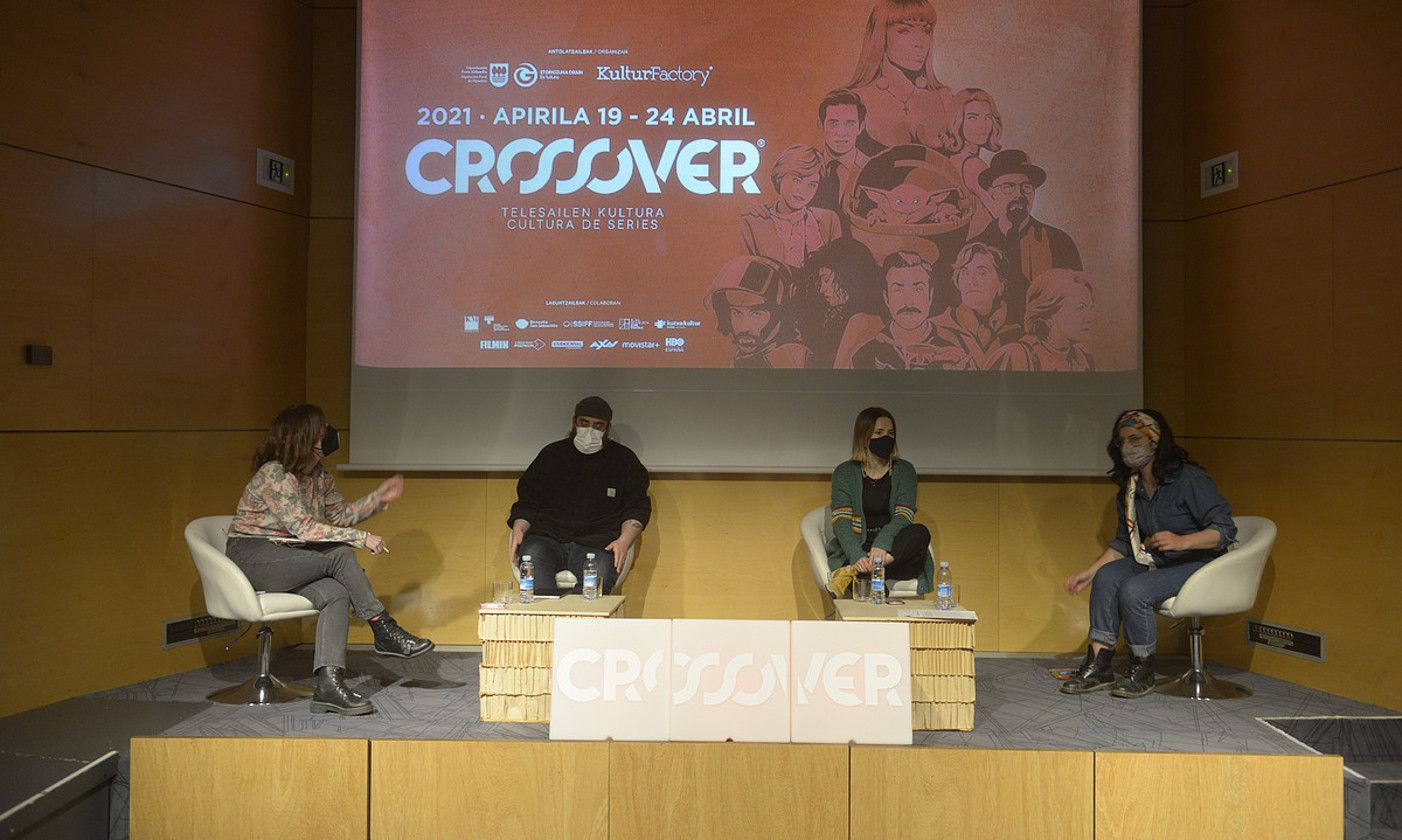 Ylenia Benito, Imanol Salaberria, Aitziber Garmendia eta Lucia Baskaran, atzo, Donostian. JON URBE / FOKU. Ylenia Benito, Imanol Salaberria, Aitziber Garmendia eta Lucia Baskaran, atzo, Donostian. JON URBE / FOKU.
