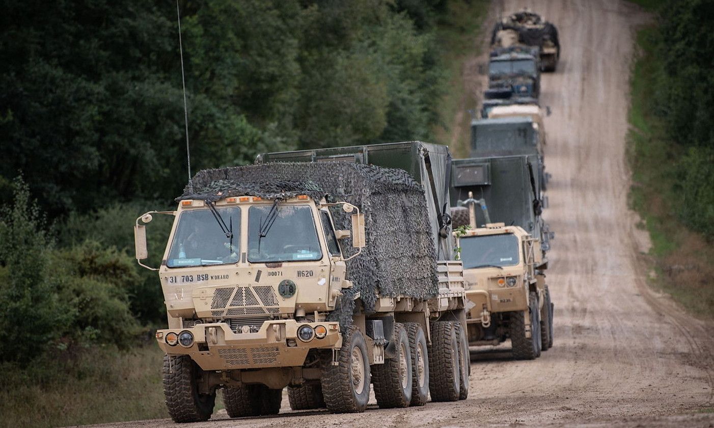 Ibilgailu militarrak NATOk prestatutako ariketetan, iaz, Alemanian. PHILIPP GUELLAND / EFE. Ibilgailu militarrak NATOk prestatutako ariketetan, iaz, Alemanian. PHILIPP GUELLAND / EFE.