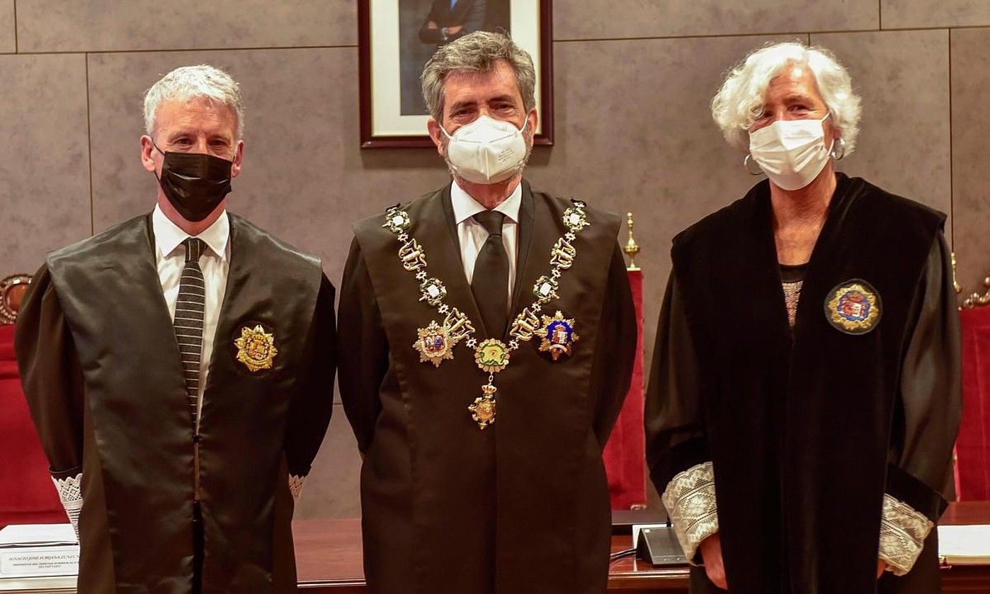 Subijana, Biurrun eta Lesmes, atzoko kargu-hartze ekitaldian, Bilbon. MIGUEL TOÑA / EFE.