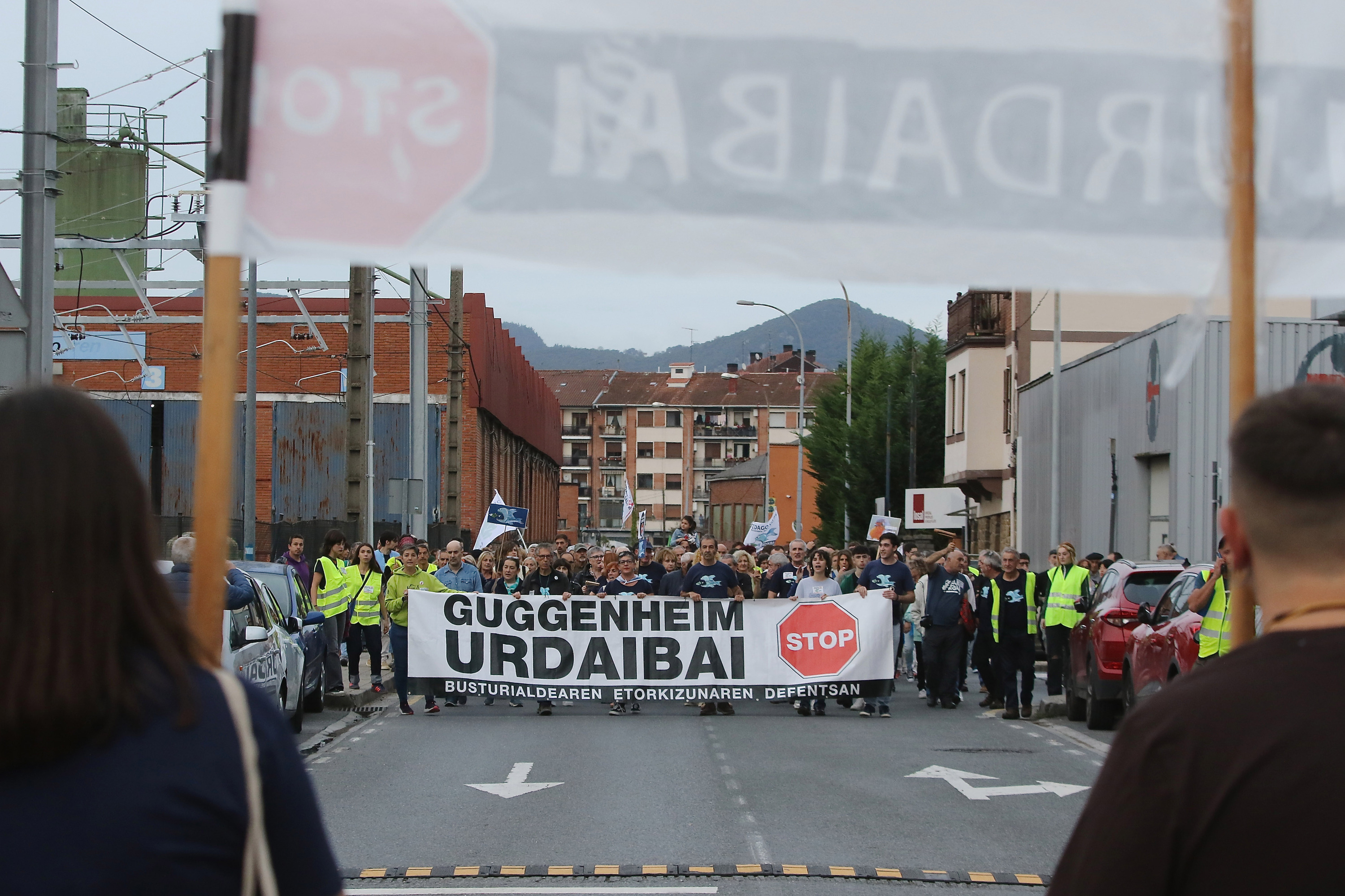 Urdaibain egiteko asmoa duten Guggenheim museoaren aurkako protesta, urrian. OSKAR MATXIN EDESA / FOKU