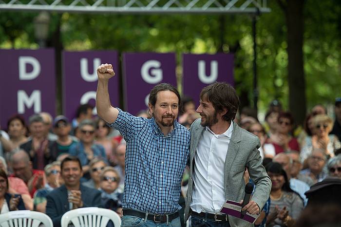 Pablo Iglesias eta Mikel Buil, gaur, Iruñean. IñAKI PORTO, EFE