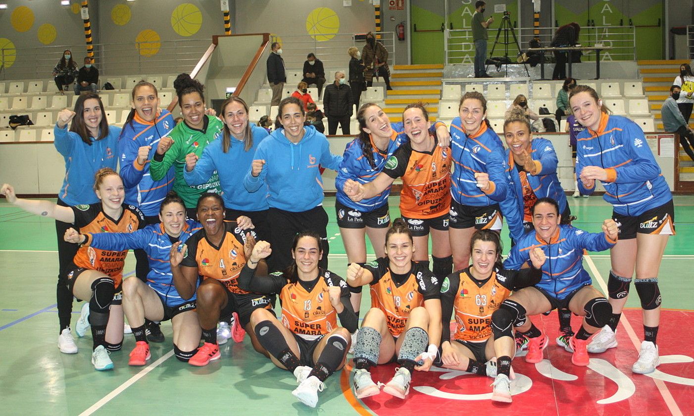 Bera Berako jokalariak atzo, Gijonen, garaipena eta liga ia irabazia dutela ospatzen. BERA BERA. Bera Berako jokalariak atzo, Gijonen, garaipena eta liga ia irabazia dutela ospatzen. BERA BERA.