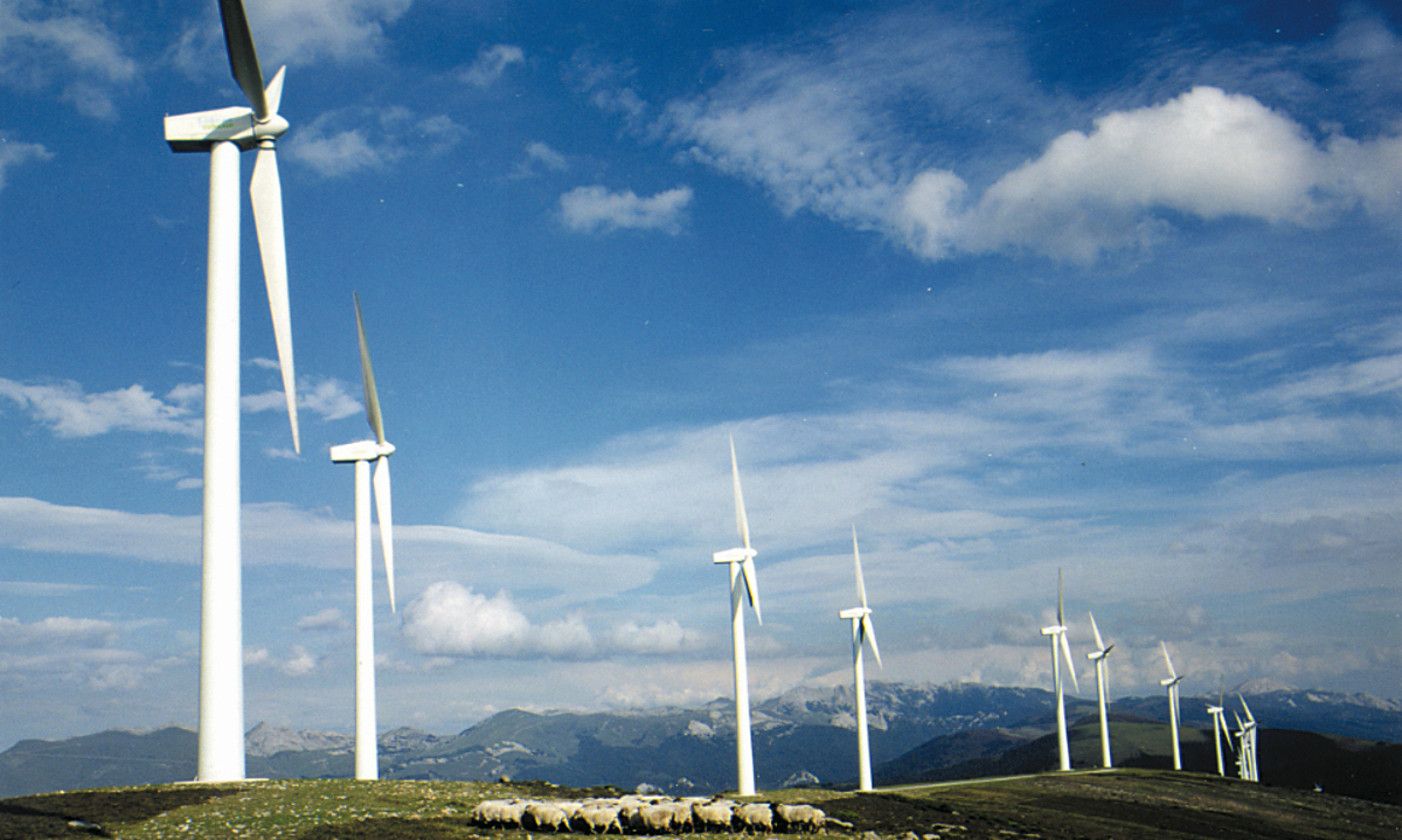 Elgeako parke eolikoa (Araba), artxiboko irudi batean. BERRIA.