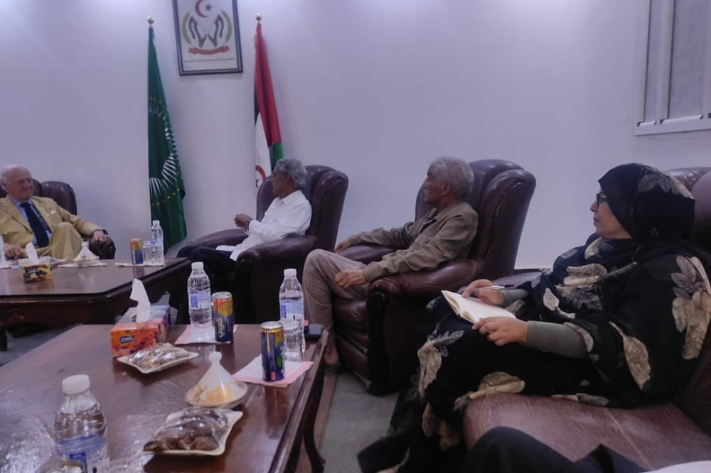 Staffan de Mistura, Mohamed Salem eta Mohamed Sidati, urriaren 3an, Tindufen (Aljeria). Staffan de Mistura, Mohamed Salem eta Mohamed Sidati, urriaren 3an, Tindufen (Aljeria).