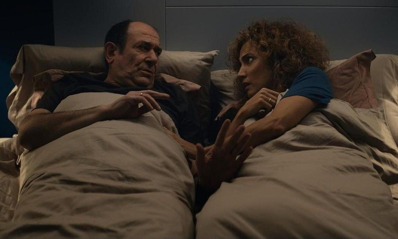 Karra Elejalde eta Toni Acosta, filmeko eszena batean. POLIAMOR PARA PRINCIPIANTES. Karra Elejalde eta Toni Acosta, filmeko eszena batean. POLIAMOR PARA PRINCIPIANTES.