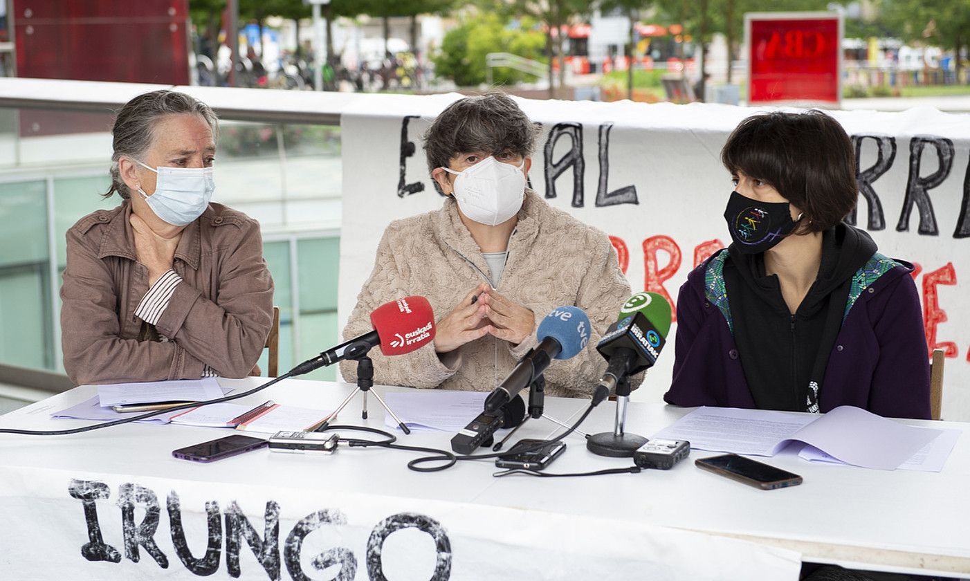 Irungo Harrera Sareak manifestaziora deitzeko eginiko agerraldia. I. URIZ / FOKU.