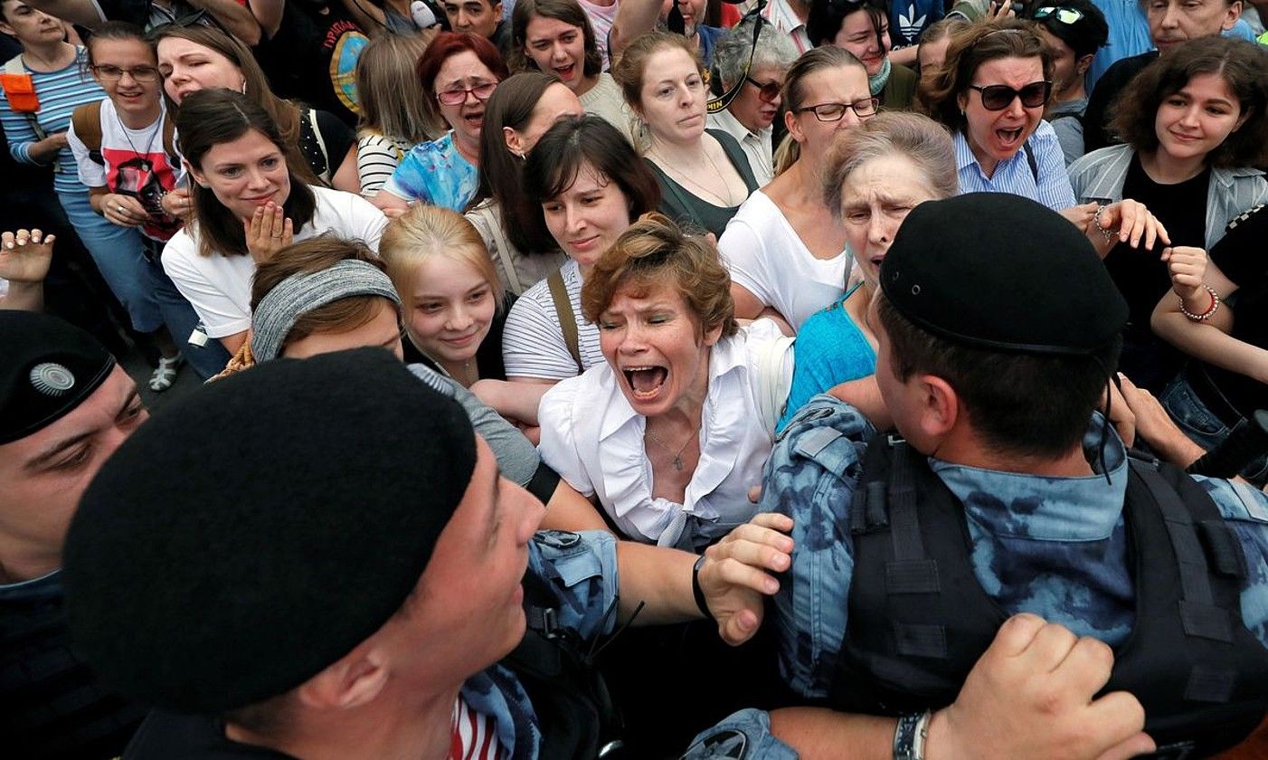 Ivan Golunov Errusiako kazetaria babesteko Moskun 2019an egindako manifestazio bat. IVAN GOLUNOV / EFE.