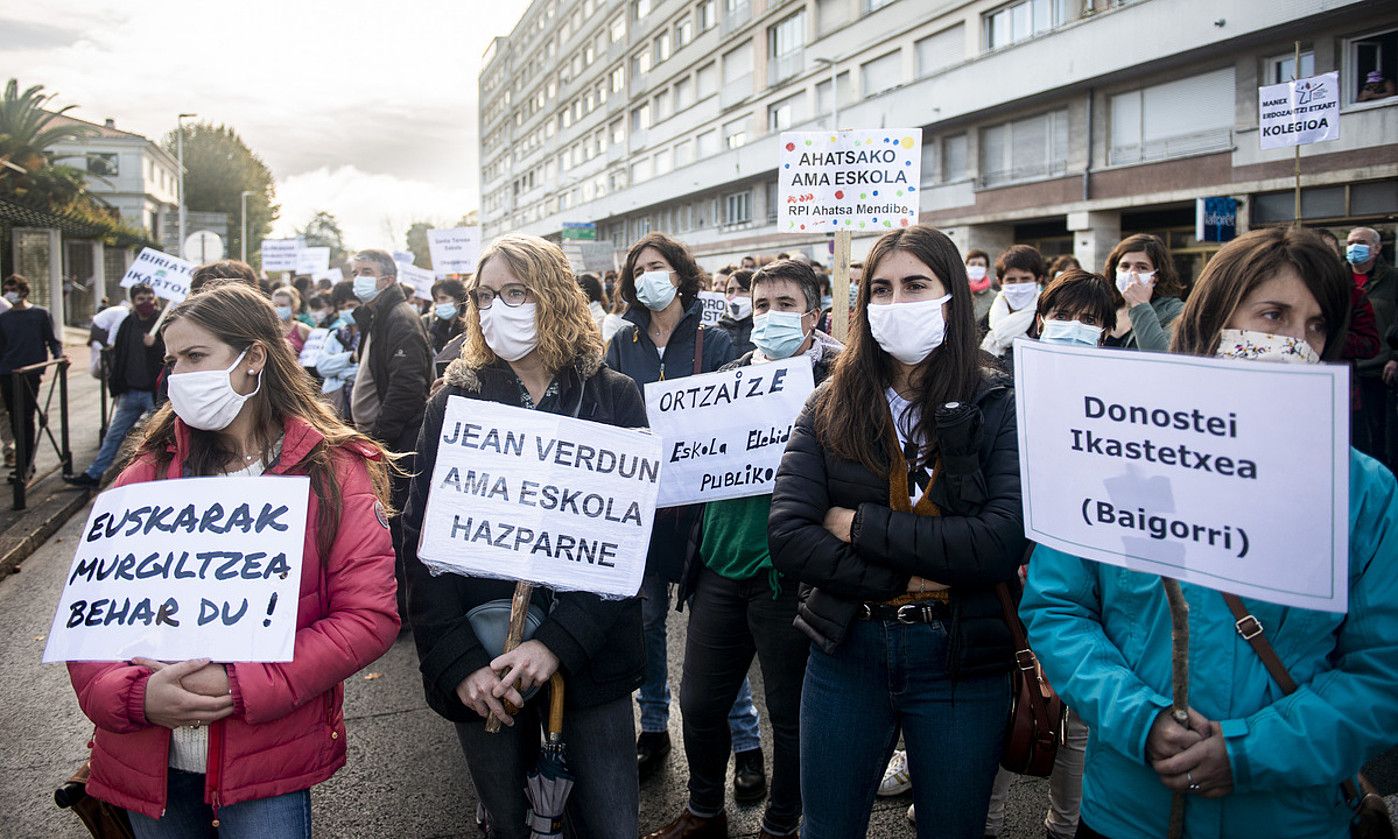 Euskarazko hezkuntza defendatzeko ikasleen protesta bat, Baionan. GUILLAUME FAUVEAU.