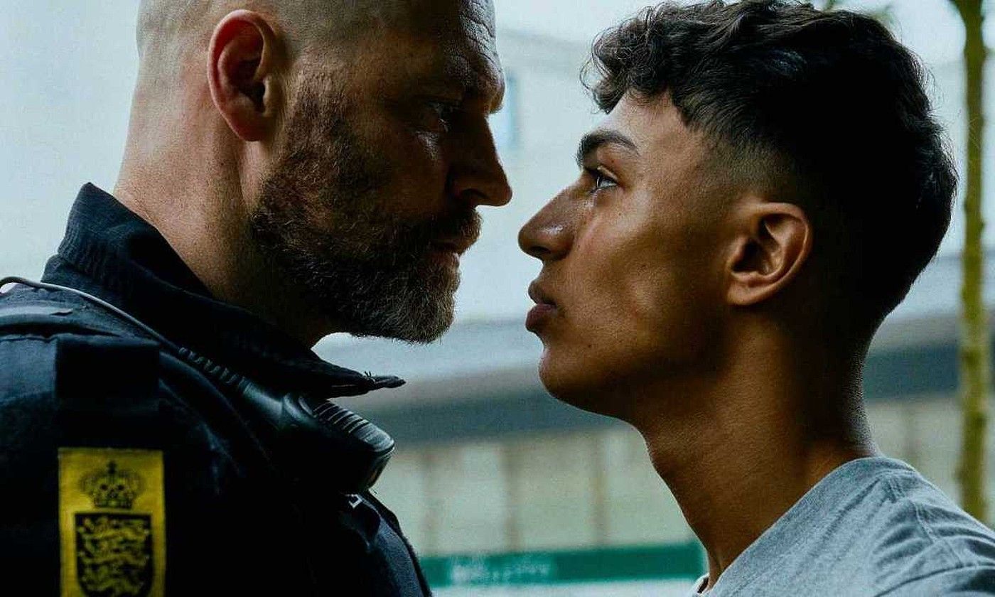 Herrialde multikultural baina zatitu batean kokatzen da Shorta filma, Danimarkan. Polizia indarkeriaren eta arrazakeriaren gaiak lantzen ditu nagusiki. SHORTA.