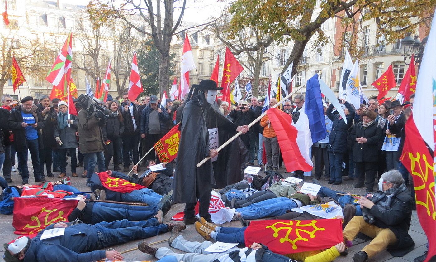 Eskolim sareak Parisen 2019an egin zuen manifestazioa. BERRIA.