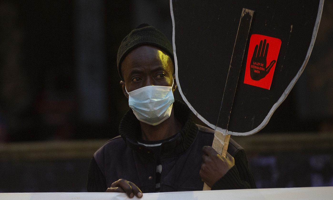 Eraso arrazista baten kontrako protesta bat, otsailean, Bilbon. M. DEL VALLE / FOKU.