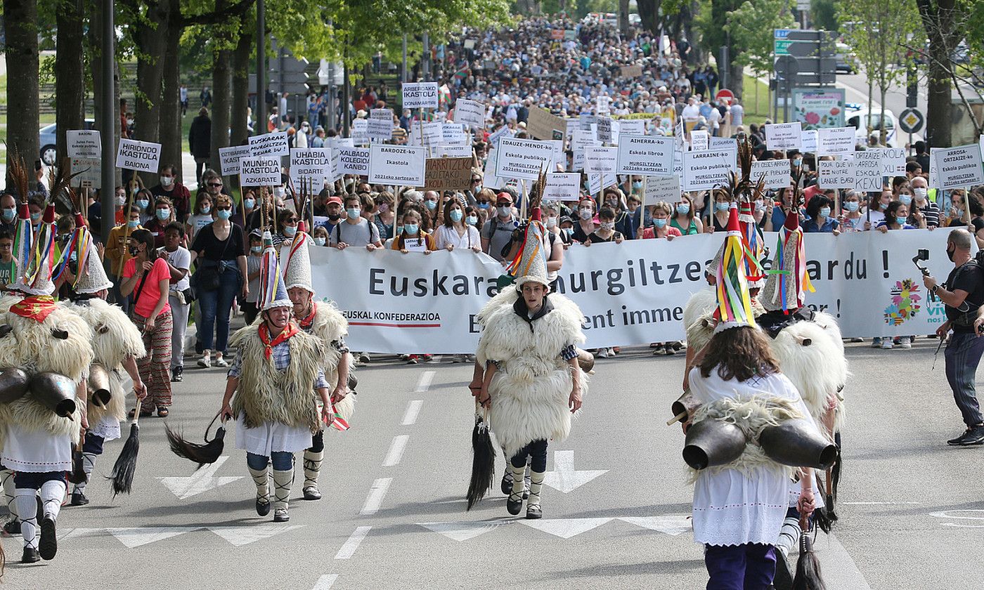 Jendeketa. Antolatzaileek 10.000tik gora lagun kontatu dituzte. BOB EDME.