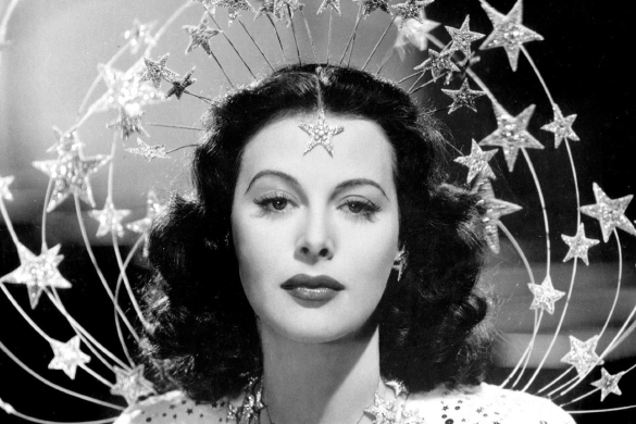 Hedy Lamarr zientzialaria, espioia eta aktorea bere bizitzari buruzko 'Bombshell' dokumentalean. BERRIA Hedy Lamarr zientzialaria, espioia eta aktorea bere bizitzari buruzko 'Bombshell' dokumentalean. BERRIA