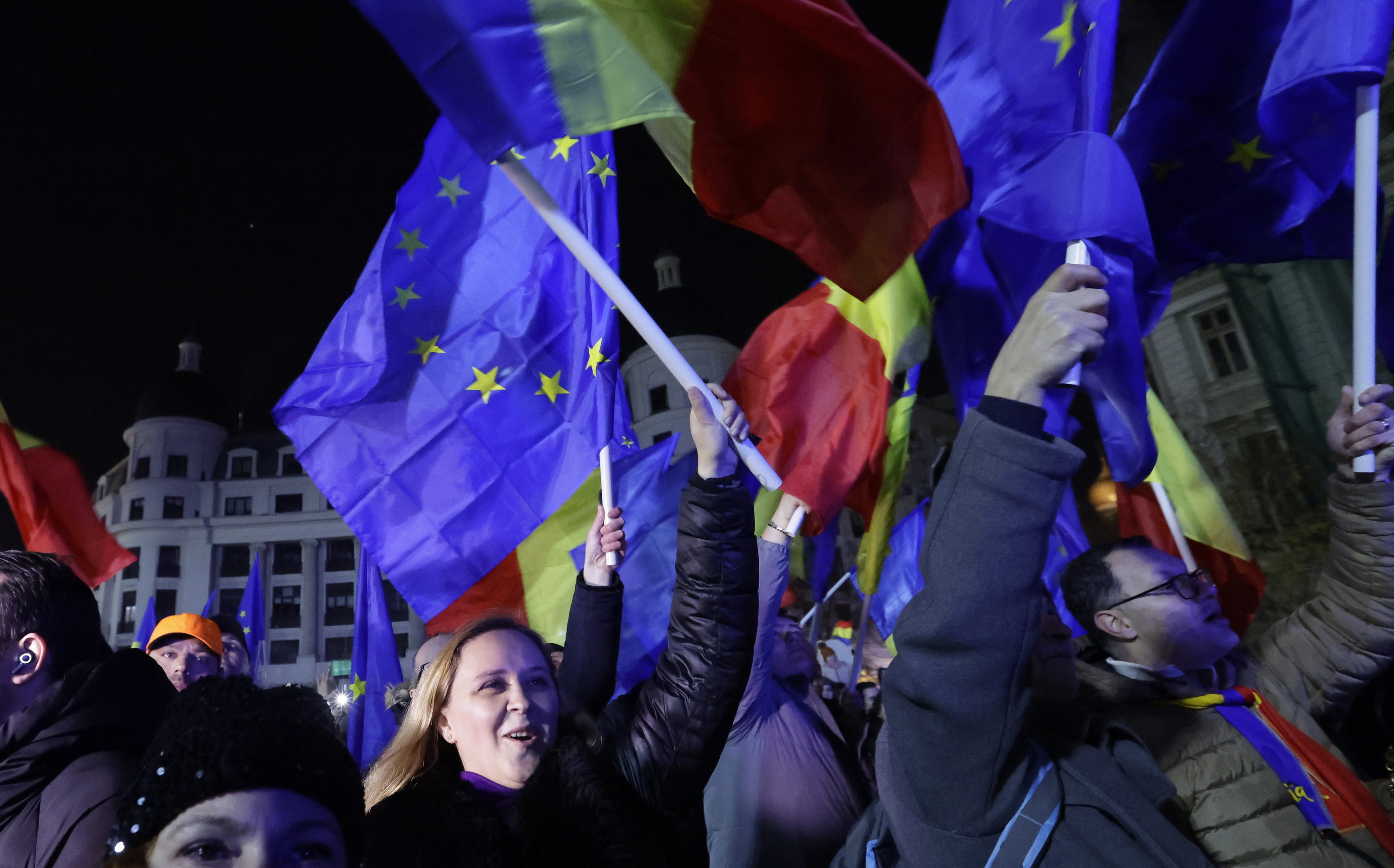Georgescuren kontrako manifestazio bat Bukaresten, abenduaren 5ean. ROBERT GHEMENT / EFE