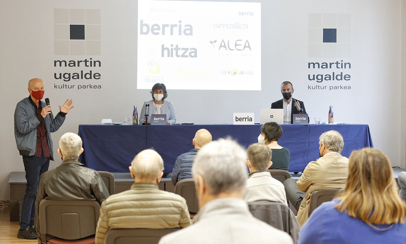 Martxelo Otamendi, Beatriz Zabalondo eta Iban Arregi atzo, BERRIA Taldeko akziodunen biltzarrean. MAIALEN ANDRES / FOKU.