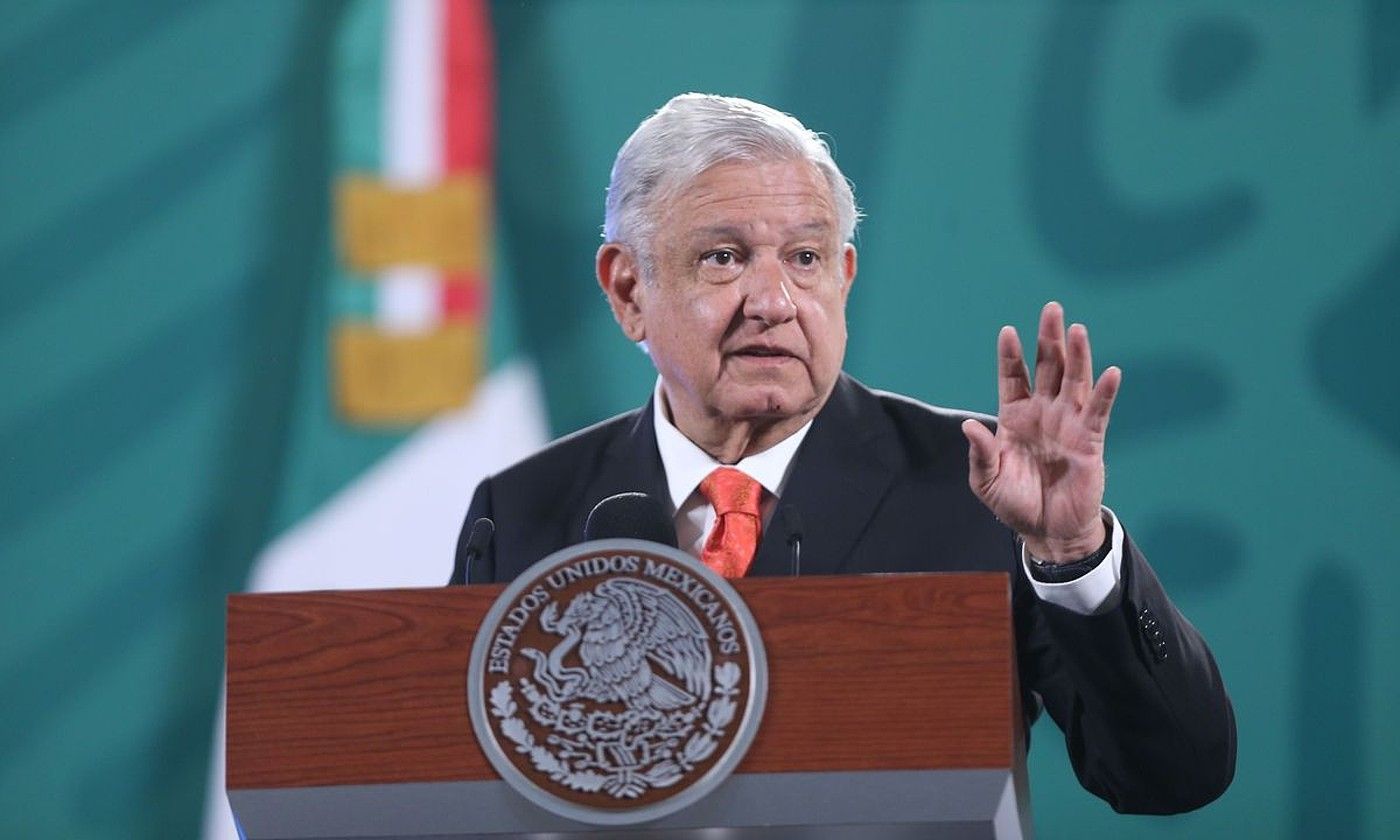 Lopez Obrador Mexikoko presidentea, iragan ostegunean, goizero ematen duen prentsaurrekoan. SASHENKA GUTIERREZ / EFE.