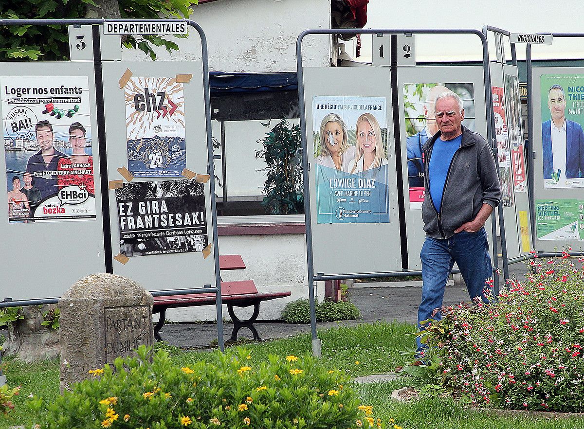 Departamenduko bozetarako hautagaien propaganda, Donibane Lohizuneko kantonamenduan (Lapurdi). BOB EDME.