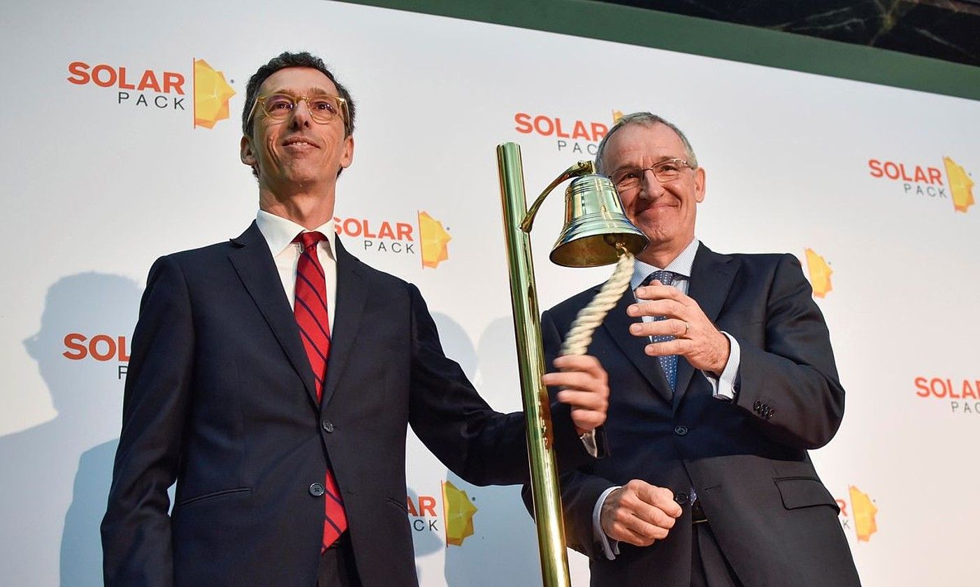 Solarparck burtsara atera zen eguna, 2018ko abenduan. Pablo Burgos eta Jose Galindo buruak. MIGUEL TOÑA / EFE.