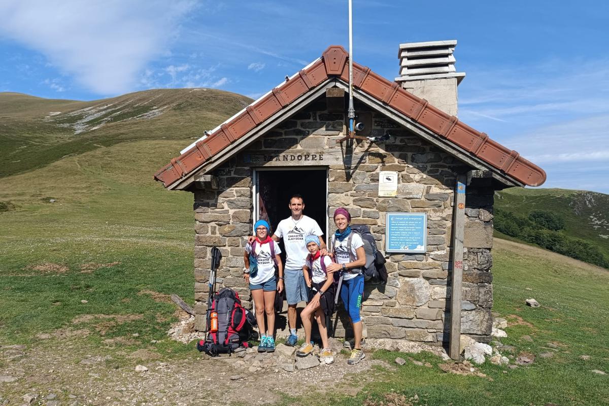 Izandorre aterpea, erreskateetarako prestatuta dagoena. Botoia sakatuz gero, zuzenean larrialdietako zerbitzuekin harremanetan jartzen zara. KARLOS COMPAINS