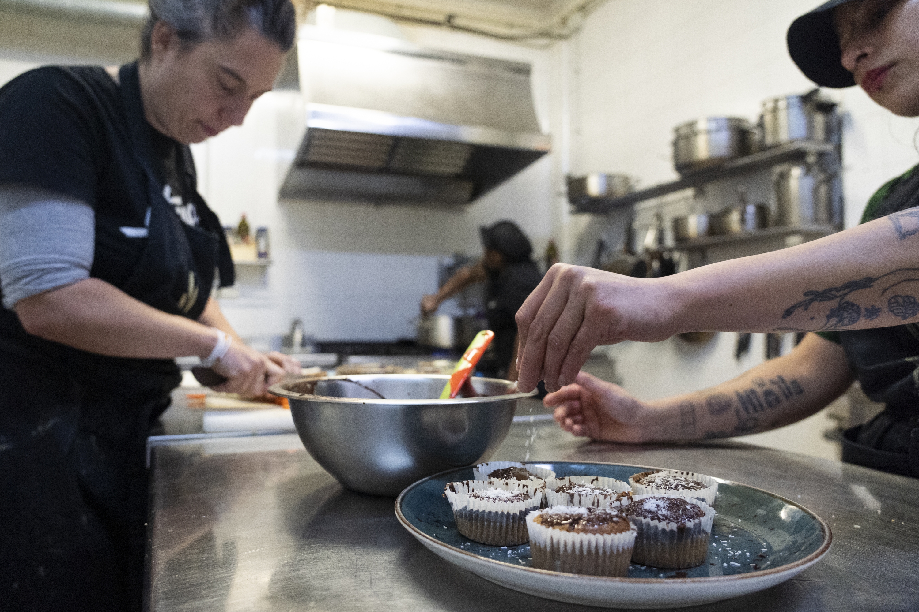 'Sustraiak' saltokiak catering begetarianoa eskaintzen du Bilboko Santutxu auzoan. MONIKA DEL VALLE / FOKU