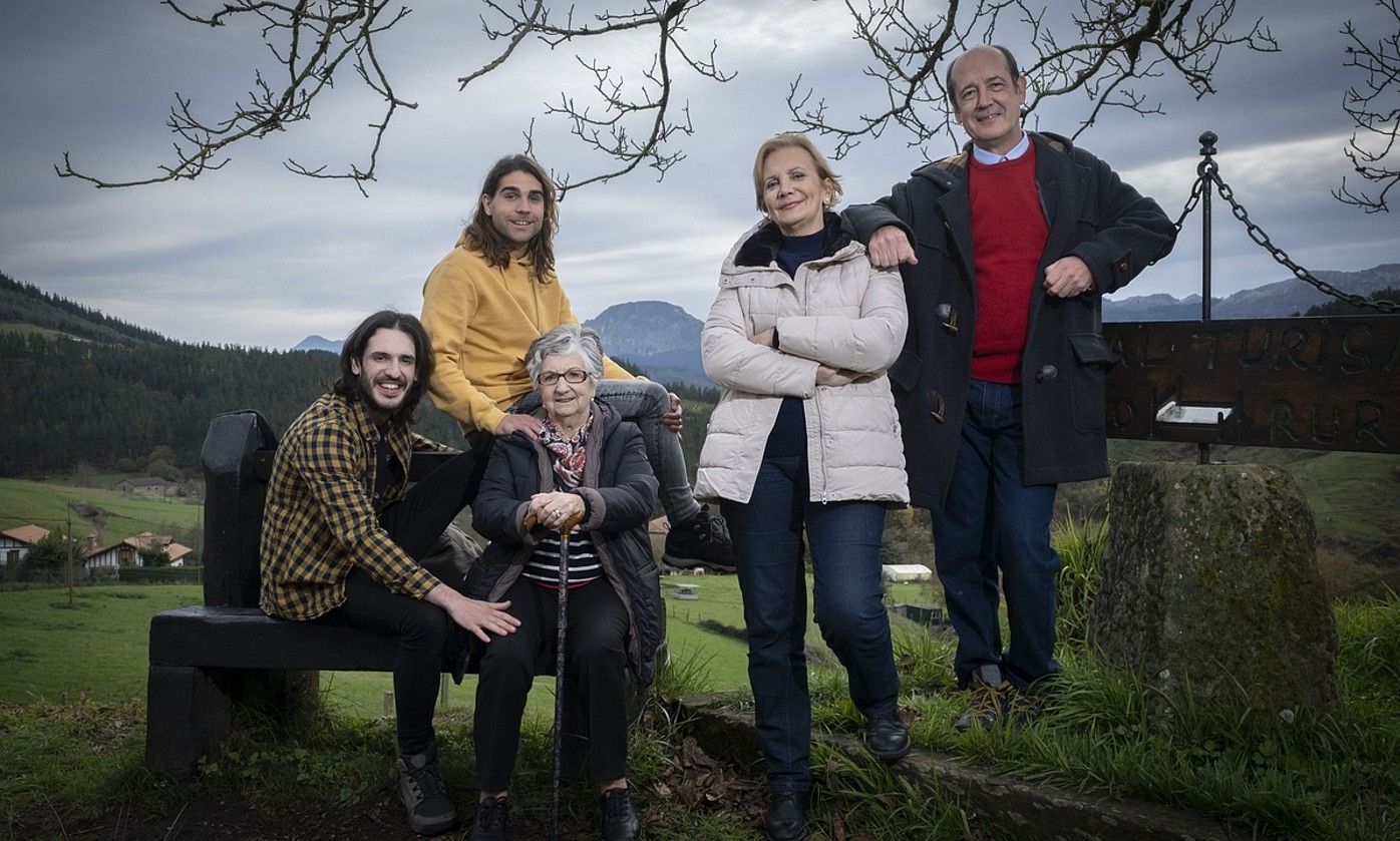 Mikel Ibarguren, Xabi Lopez Jabato, Itziar Aizpuru, Elena Irureta eta Mikel Laskurain izango dira protagonista. BERRIA.