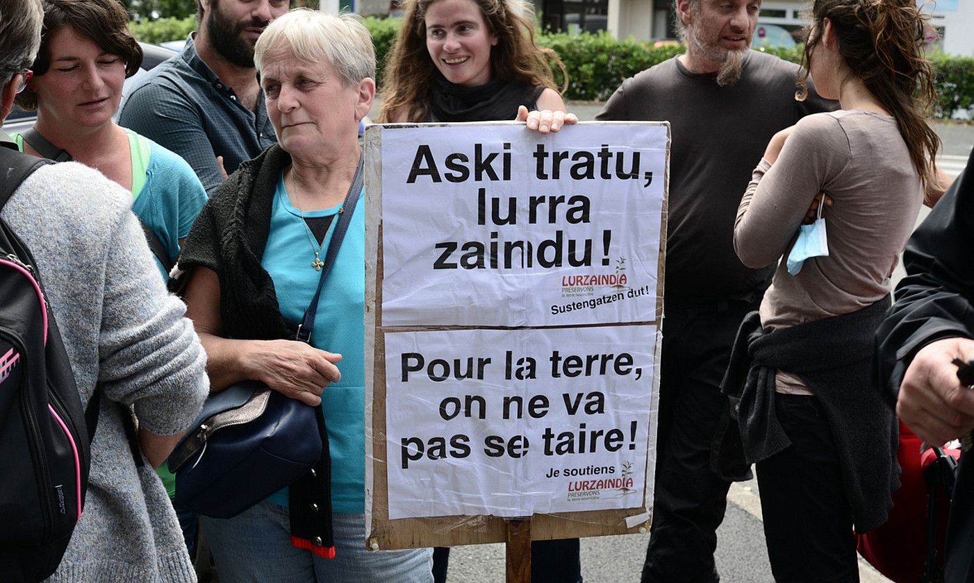 Protesta, atzo. PATXI BELTZAIZ.