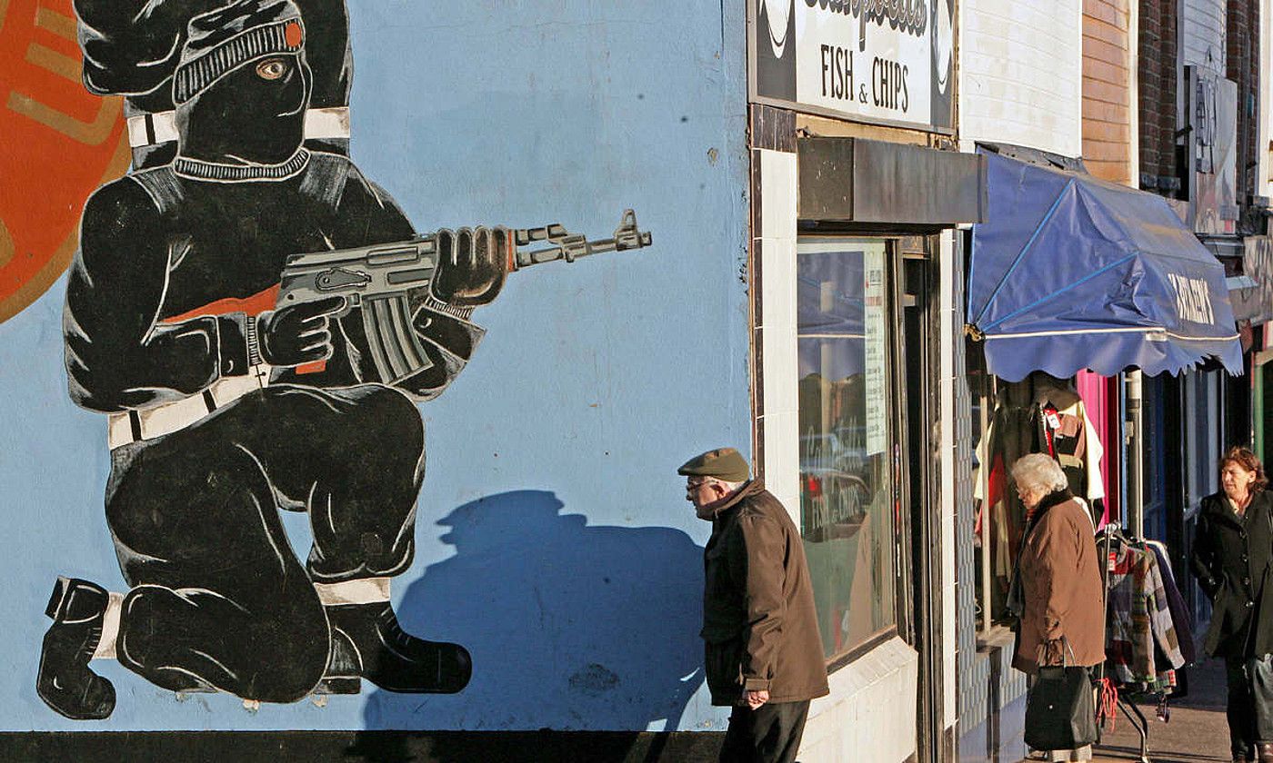 UVF talde paramilitar unionistaren mural bat, Belfasten. PAUL MCERLANE / EFE.