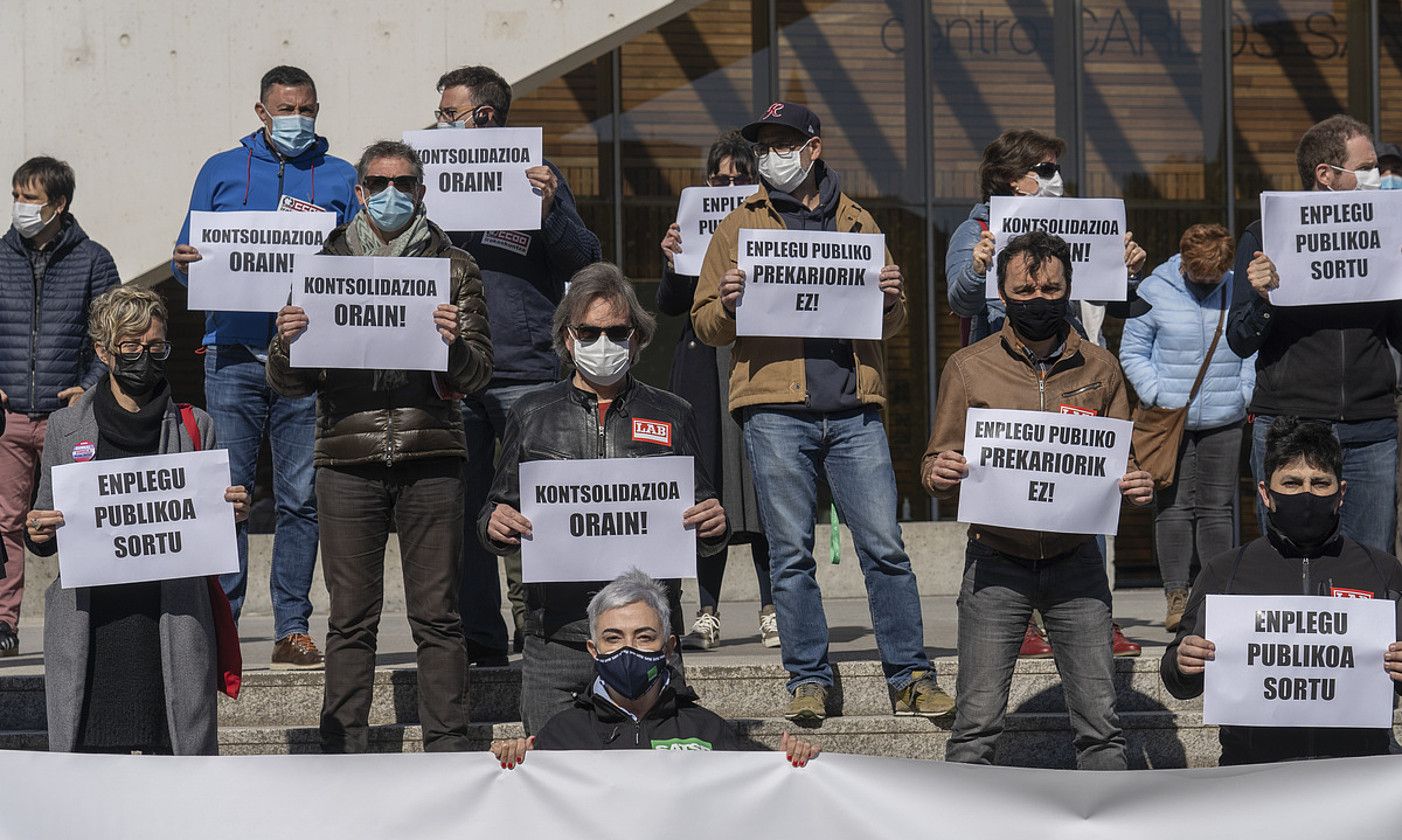 Sindikatuen protesta bat, enplegu publikoaren alde. ANDONI CANELLADA / FOKU.