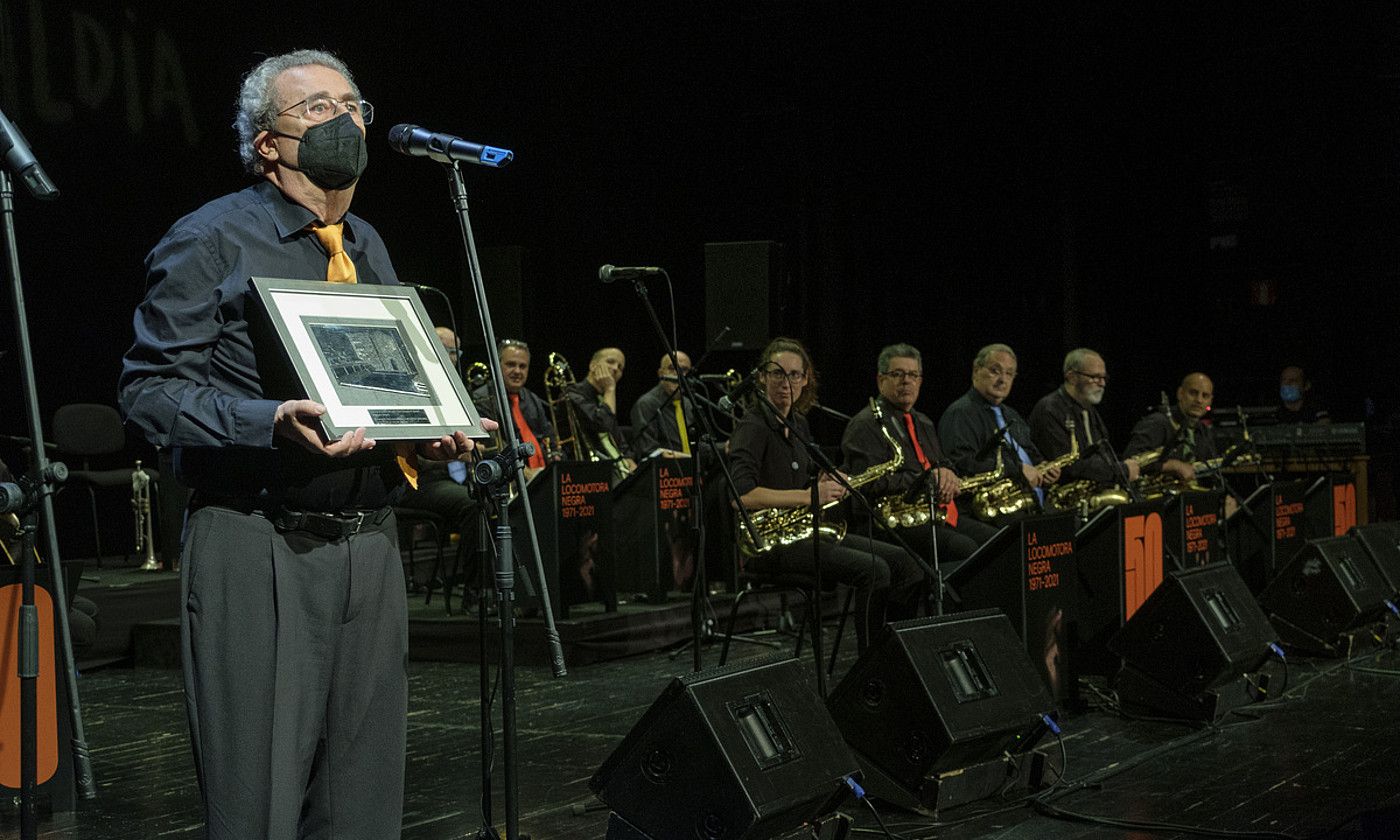 La Locomotora Negra taldeak atzo jaso zuen Donostiako Jazzaldia saria. JON URBE / FOKU.