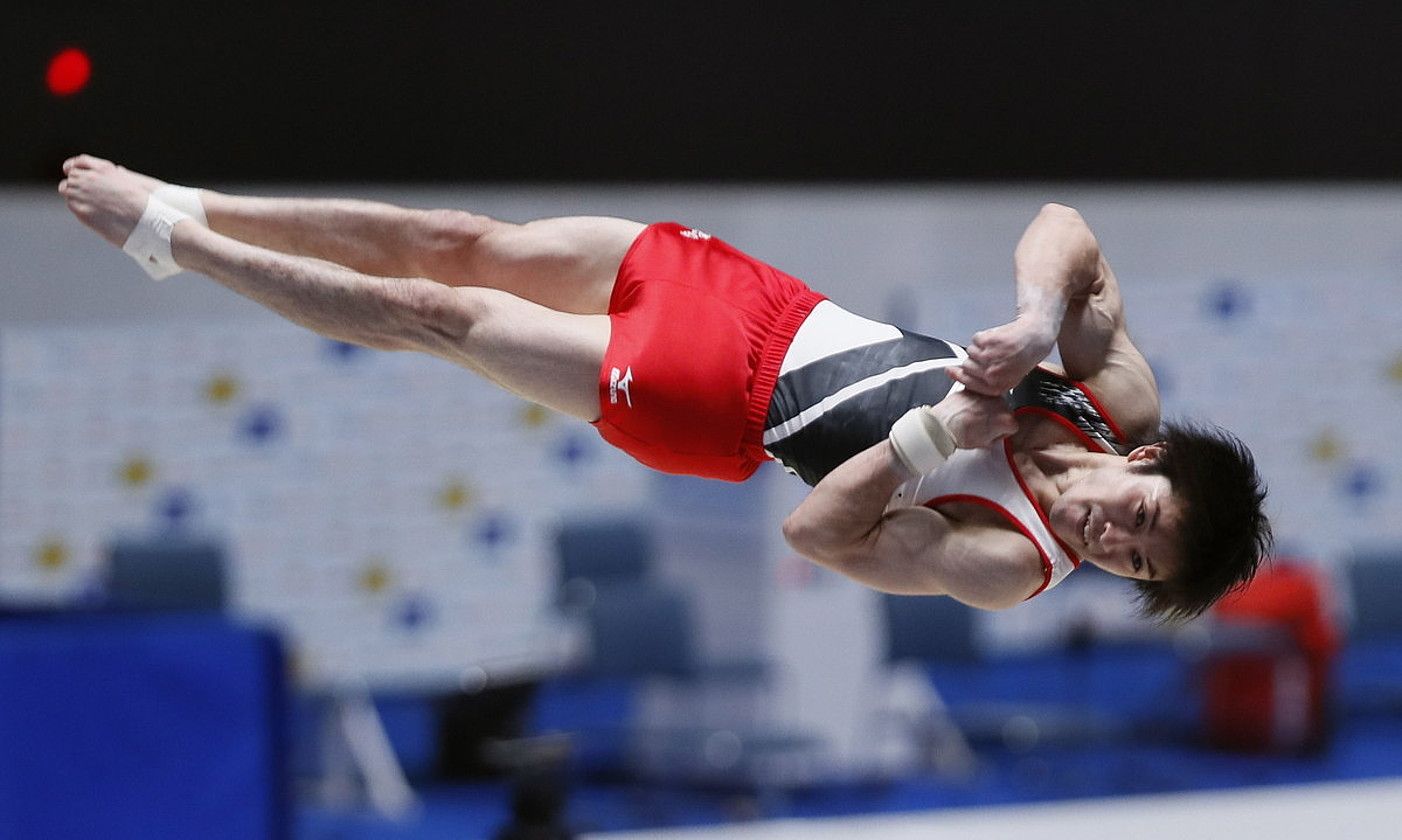 Kohei Uchimura gimnasta, Japoniako lehiaketa batean. KIMIMASA MAYAMA / EFE.