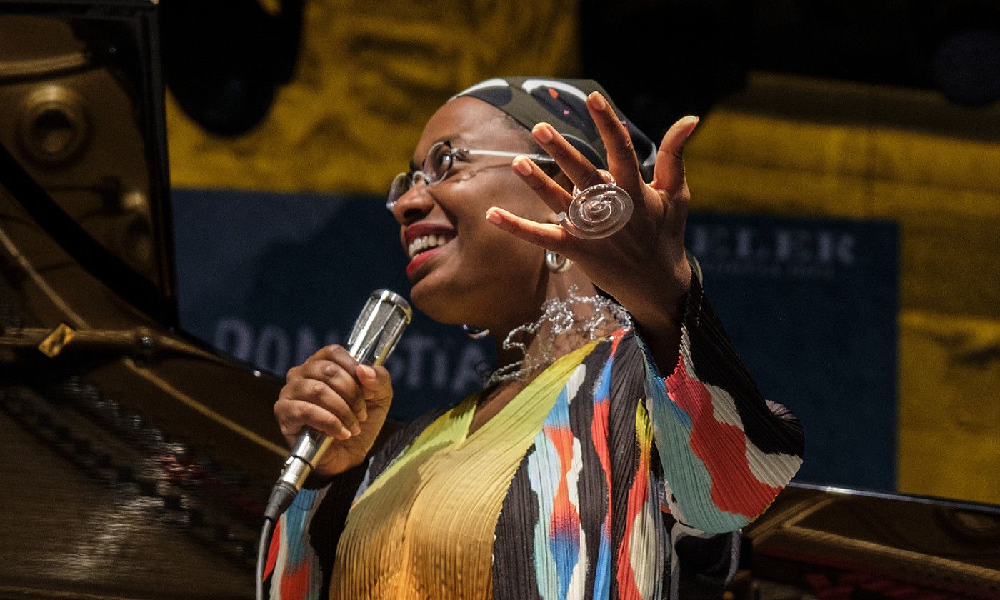 Cecile McLorin Salvant abeslaria, herenegungo kontzertuan. JON URBE / FOKU.