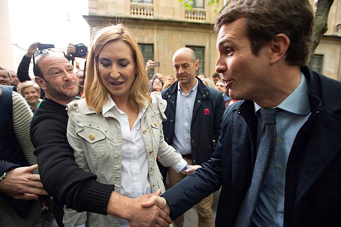 Ana Beltran, apirileko kanpainan Iruñean, Pablo Casado Espainiako PPko burarekin. IñAKI PORTO, EFE