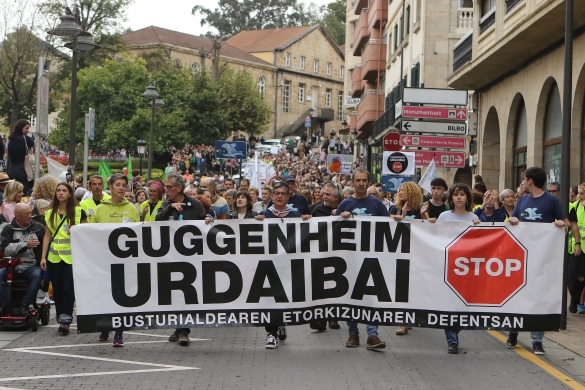 Guggenheim museoa Busturialdera hedatzearen aurkako manifestazioa, urriaren 19ean, Gernika-Lumon. OSKAR MATXIN EDESA / FOKU Guggenheim museoa Busturialdera hedatzearen aurkako manifestazioa, urriaren 19ean, Gernika-Lumon. OSKAR MATXIN EDESA / FOKU