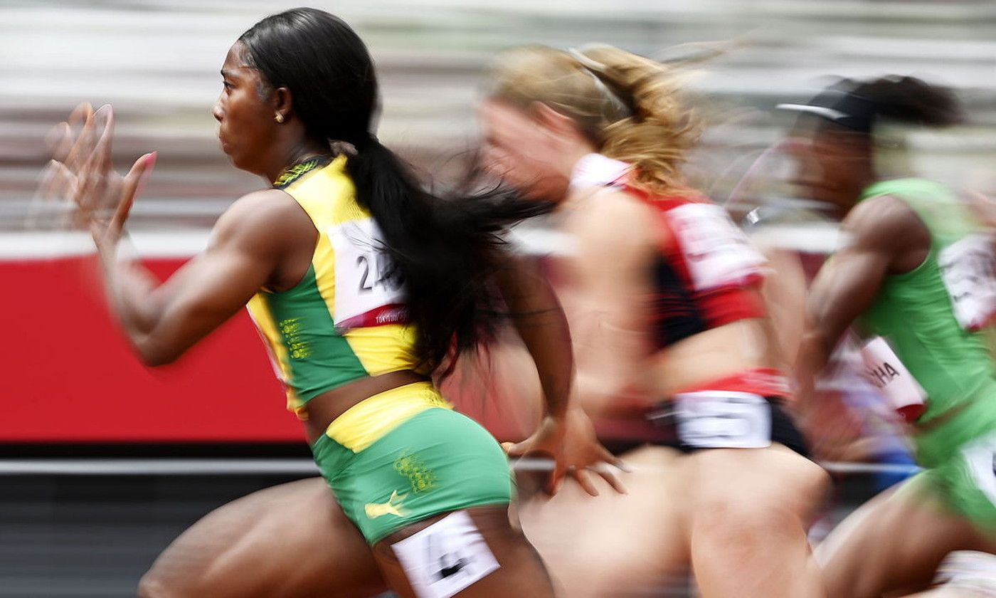 Shelly-Ann Fraser-Pryce, ahalegin betean, atzo, 100 metroko kanporaketan. CHRISTIAN BRUNA / EFE.