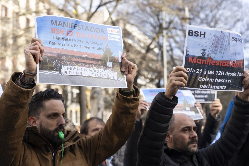 BSHko langileek asteazkenean egindako protesta. JAGOBA MANTEROLA / FOKU BSHko langileek asteazkenean egindako protesta. JAGOBA MANTEROLA / FOKU