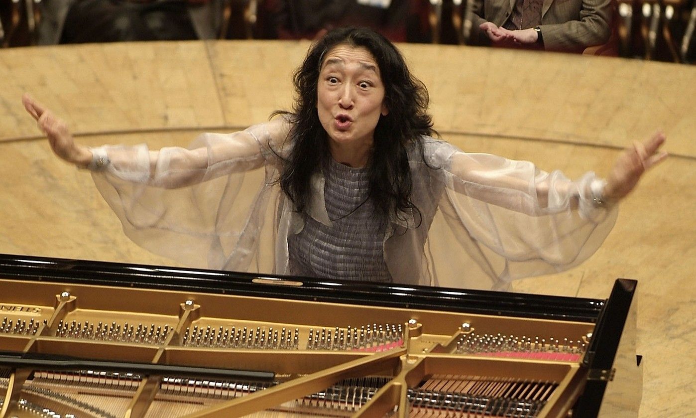 Mitsuko Uchida pianista japoniarra. HYOU VIELZ.